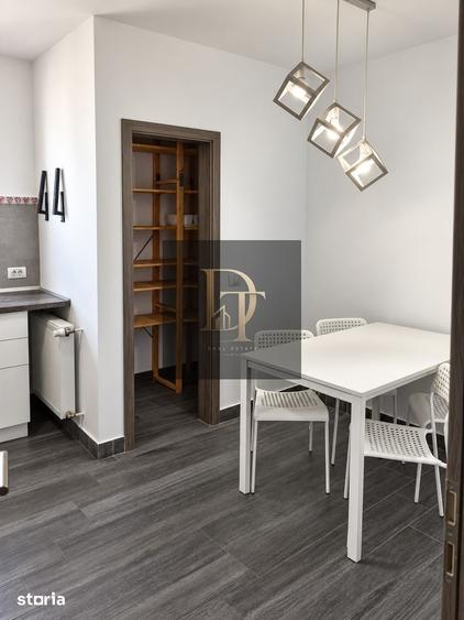 Apartament cu 3 camere decomandat în Tractorul