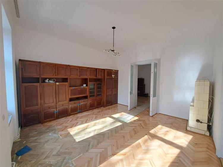 Apartament cu 4 camere semidecomandat, mobilat în Gruia