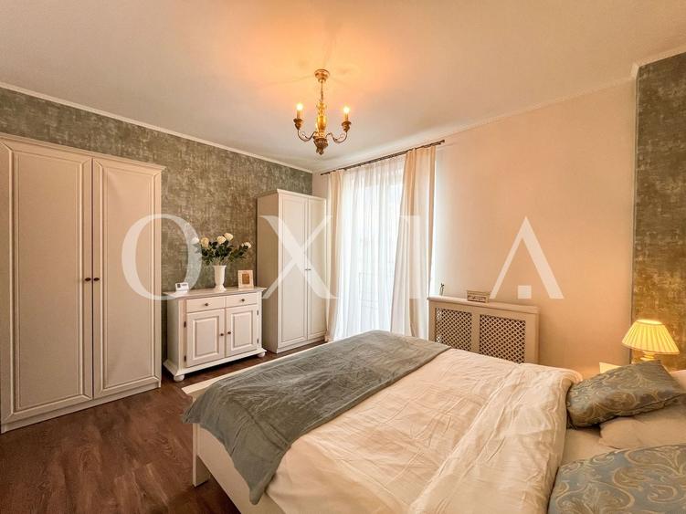 Apartament cu 3 camere semidecomandat, mobilat în Torontalului