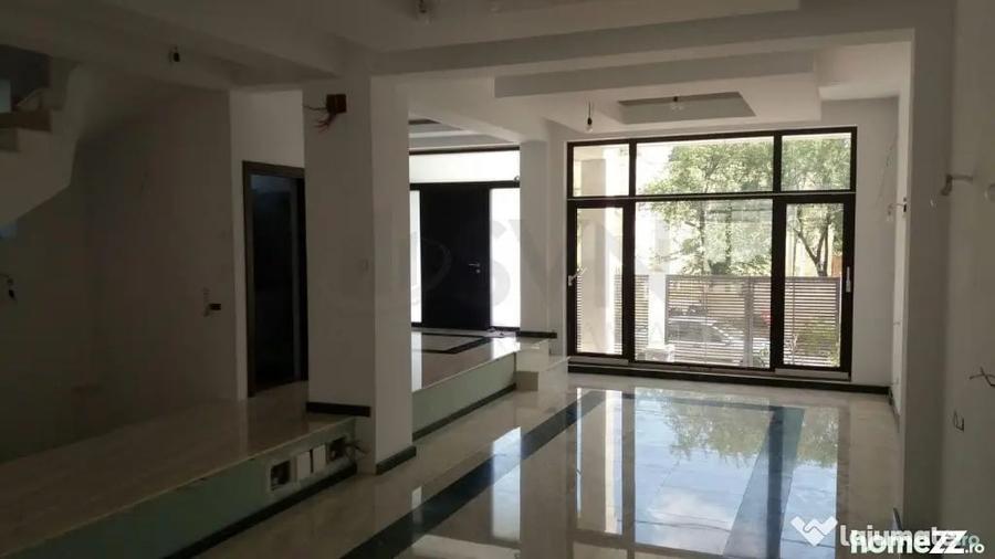 Casă cu 7 camere cu Teren 180 Mp în Floreasca