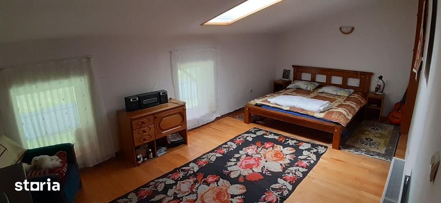 Casă cu 5 camere cu Teren 2000 Mp în Dârste