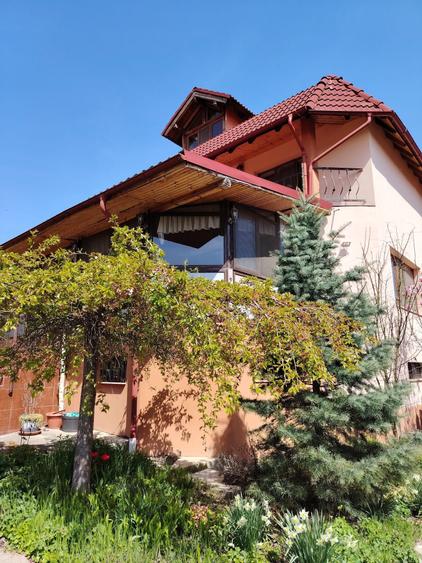 Casă cu 4 camere în Ștefănești