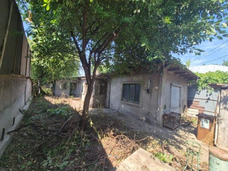 Teren Construcții intravilan de 300 mp, în Chercea