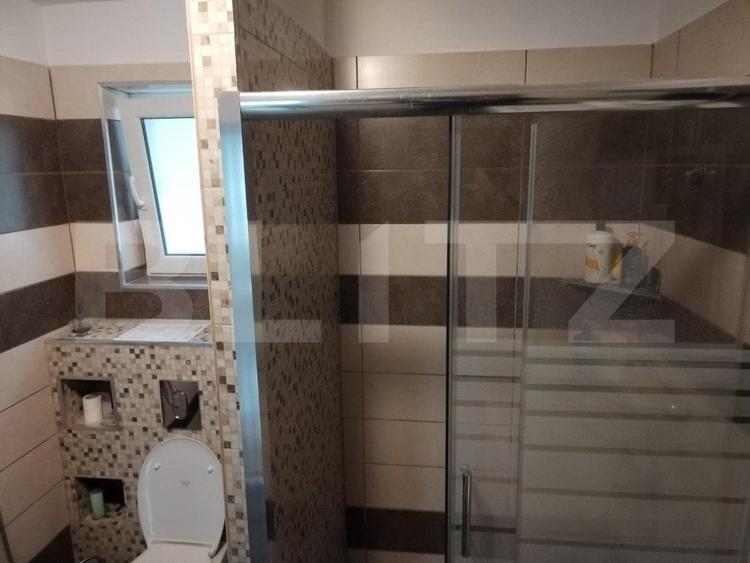 Casă individuală cu 7 camere cu Canalizare în Central