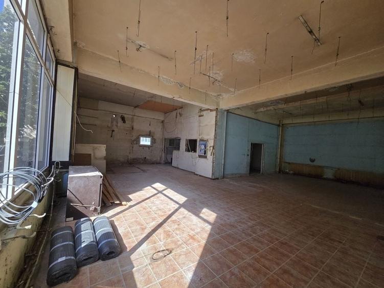 Spațiu comercial, de 220 mp, în Valea Lupului