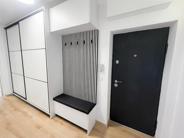 Apartament cu 3 camere semidecomandat în Rogerius