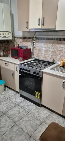 Apartament cu 2 camere decomandat în Micro 12