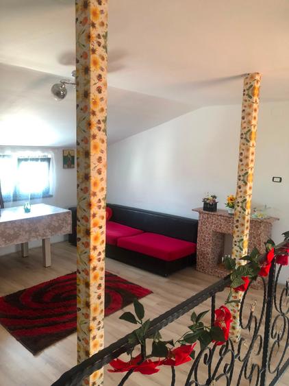 Casă cu 6 camere cu Teren 413 Mp în Vest