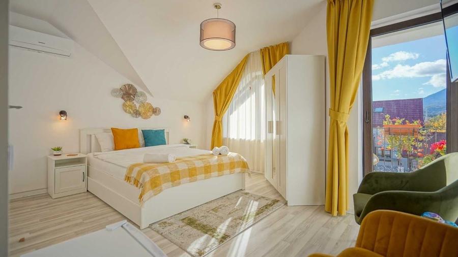 Casă cu 4 camere cu Teren 400 Mp în Central