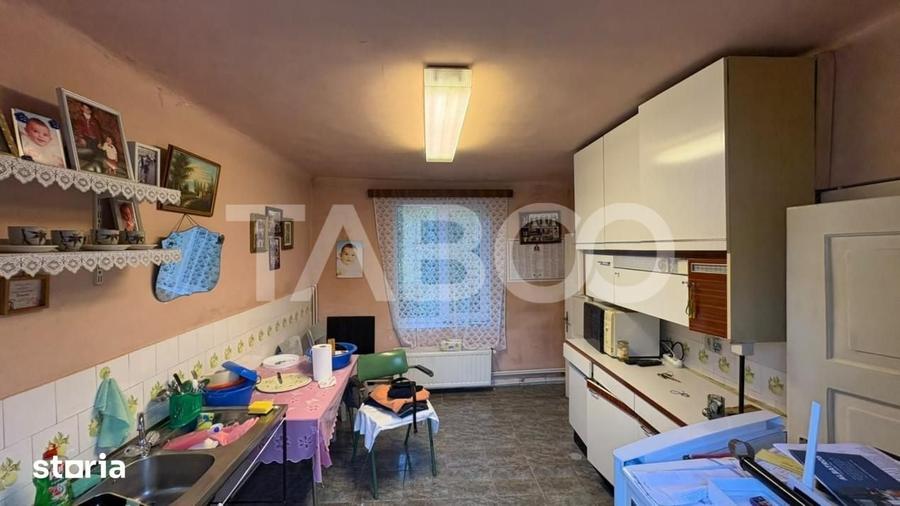 Casă cu 3 camere cu Teren 75 Mp în Roșia