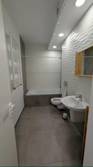 Apartament cu 3 camere semidecomandat în Pipera