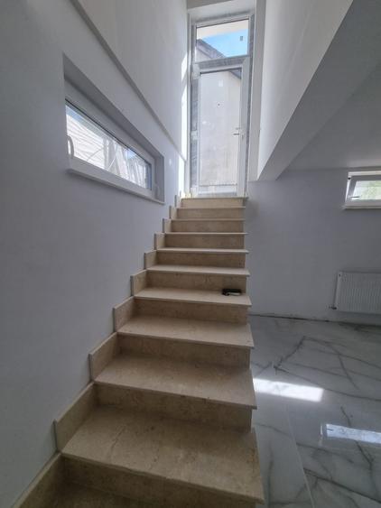 Casă individuală cu 6 camere cu Teren 350 Mp în Cetate