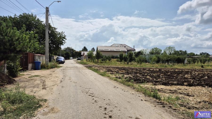 Teren Construcții intravilan de 2300 mp, în Sud-Vest