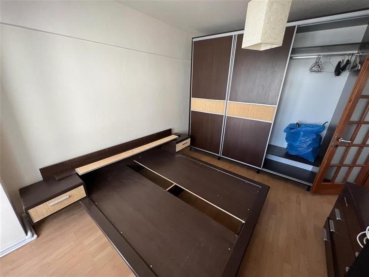 Apartament cu 3 camere decomandat, mobilat în Ultracentral