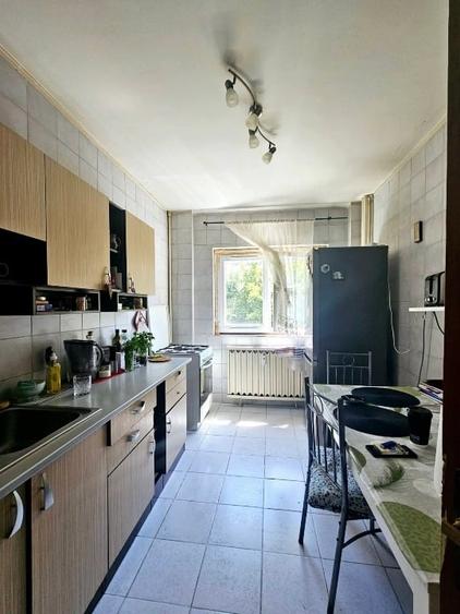 Apartament cu 4 camere decomandat, mobilat în Apărătorii Patriei