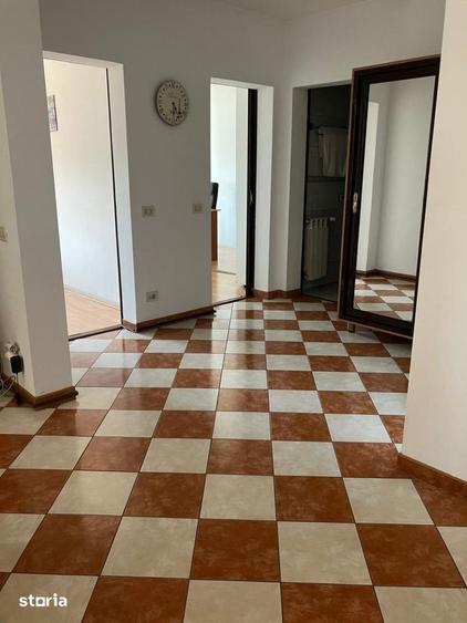 Apartament cu 4 camere decomandat în Cotroceni