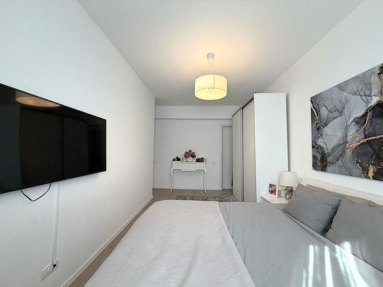 Apartament cu 3 camere semidecomandat în Sisești