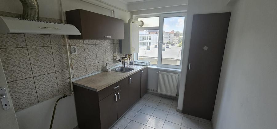 Apartament cu 2 camere nedecomandat în Central