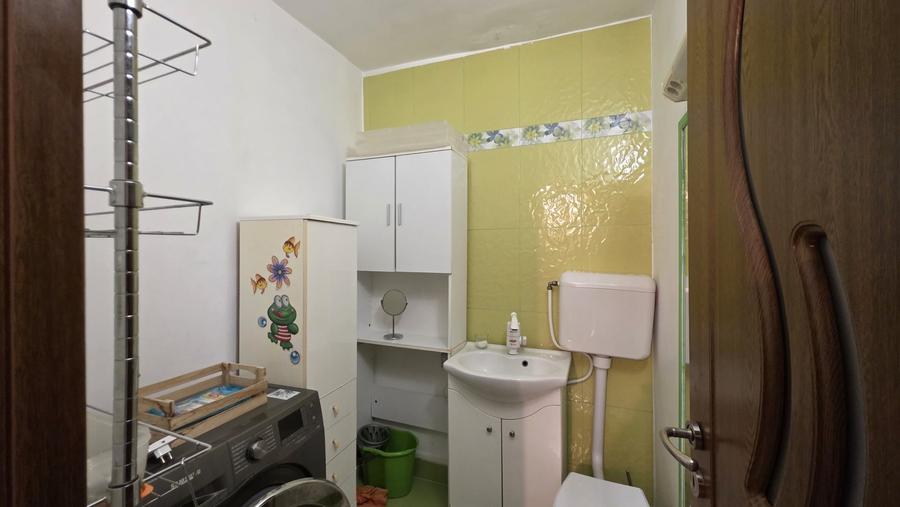 Apartament cu 3 camere decomandat, mobilat în Elisabetin