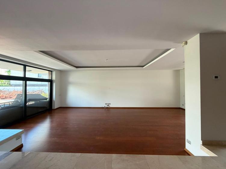 Casă individuală cu 5 camere cu Teren 992 Mp în Pipera