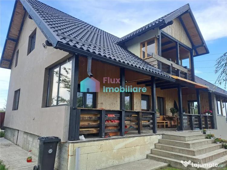 Casă cu 6 camere cu Teren 10000 Mp în Fântâna Mare