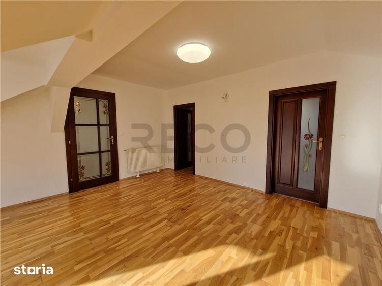 Casă cu 8 camere cu Teren 2756 Mp în Sântandrei