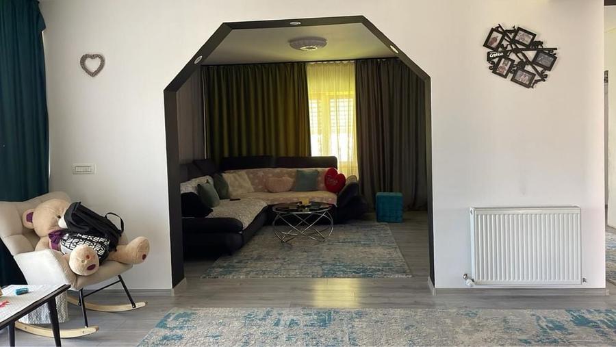 Casă cu 4 camere în Central