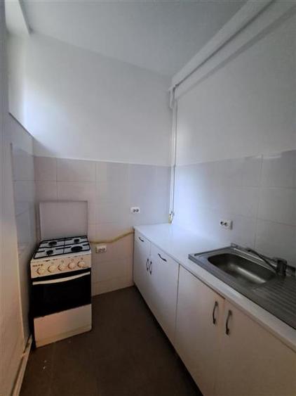 Apartament cu 2 camere semidecomandat, mobilat în Central