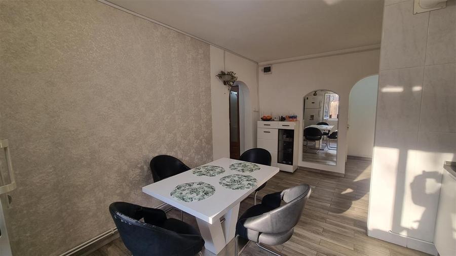 Apartament cu 3 camere decomandat în Răcădău