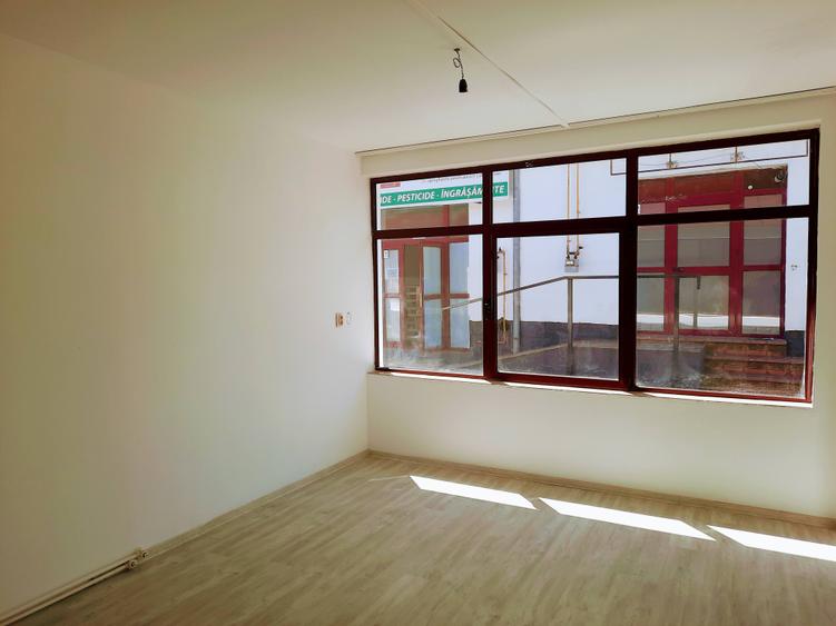 Spațiu comercial, de 3,000 mp, în Piața Centrală