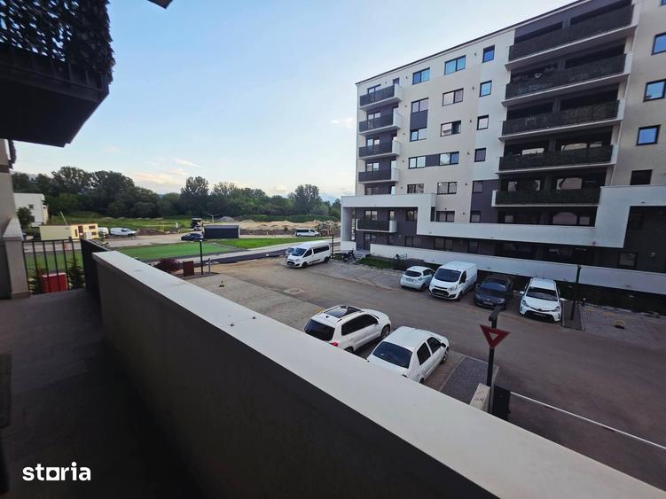 Apartament cu 2 camere decomandat în Tractorul