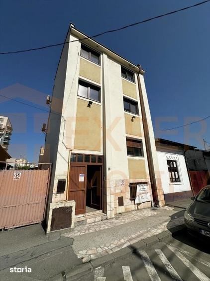 Casă cu 8 camere cu Teren 150 Mp în 13 Septembrie