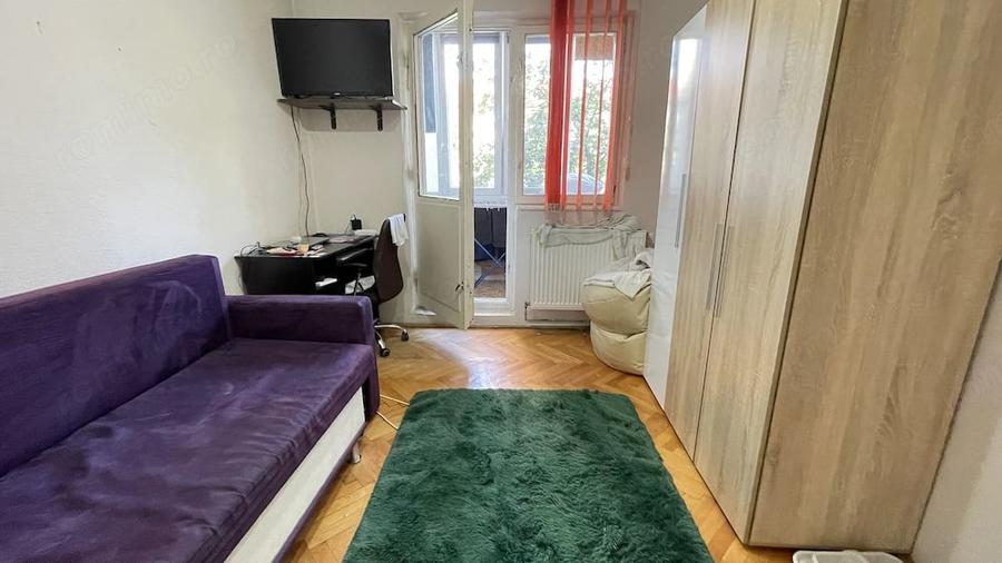 Apartament cu 3 camere semidecomandat în Cetății