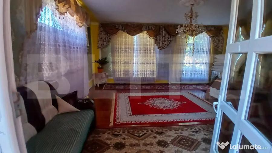 Casă cu 7 camere cu Teren 1000 Mp în Gornești