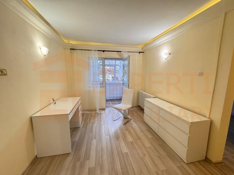 Apartament cu 4 camere decomandat, mobilat în Casa de Cultură