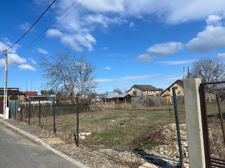 Teren Construcții intravilan de 1032 mp, în Sud