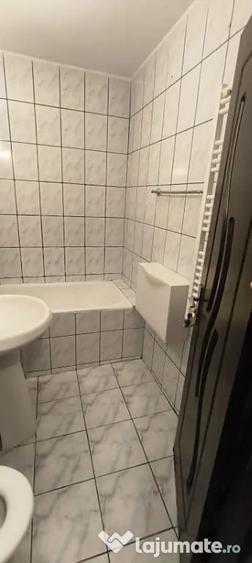 Apartament cu 2 camere semidecomandat în Tei