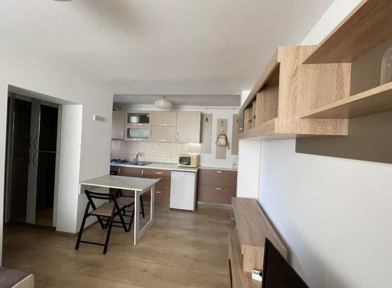 Apartament cu 2 camere semidecomandat în Cetate