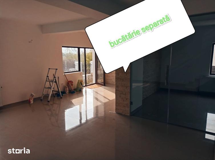 Casă cu 4 camere cu Teren 550 Mp în Călinești