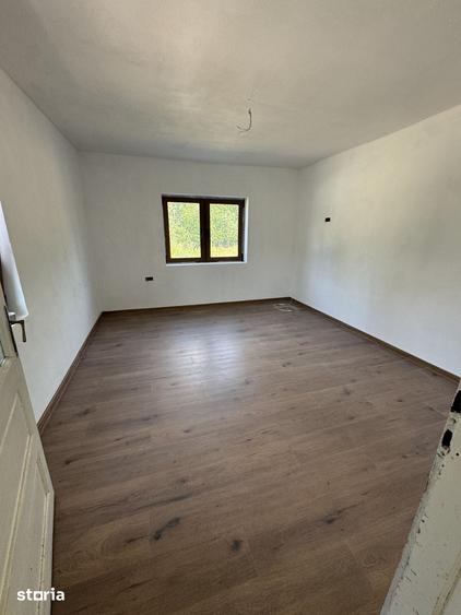 Casă cu 2 camere cu Teren 1411 Mp în Măderat