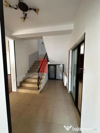 Casă cu 5 camere cu Teren 476 Mp în Dudu