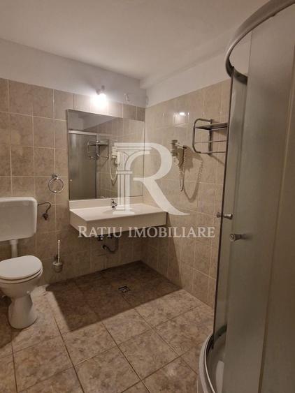 Spațiu comercial, de 640 mp, în Central