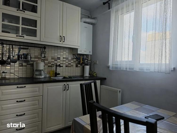 Apartament cu 3 camere decomandat în Astra