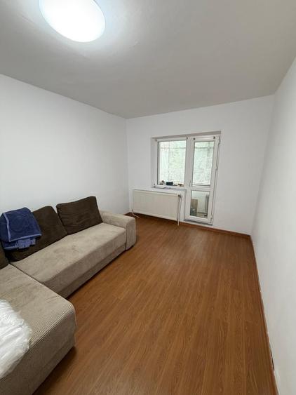 Apartament cu 3 camere decomandat în Valea Moșneagului