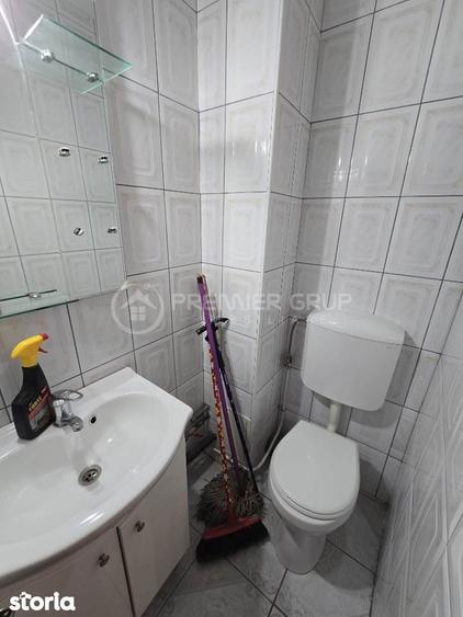 Apartament cu 3 camere decomandat în Nicolina
