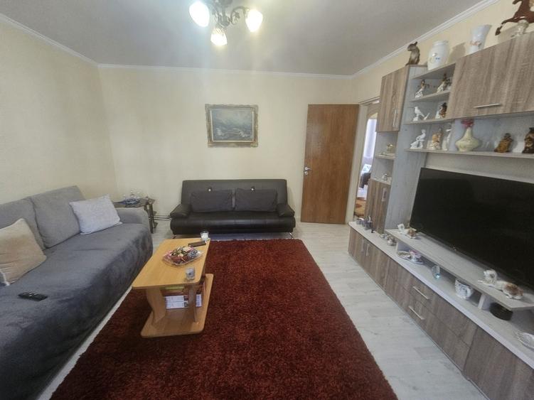Apartament cu 4 camere decomandat în Exercițiu