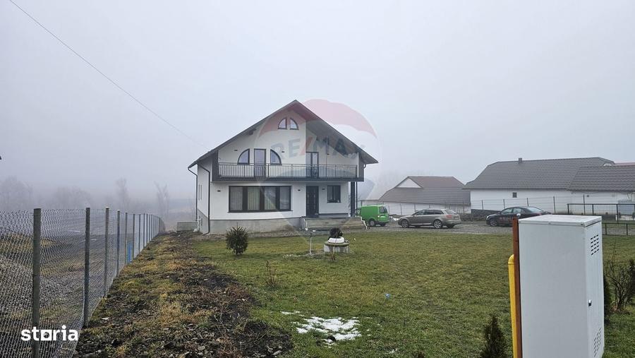 Casă cu 4 camere în Moara