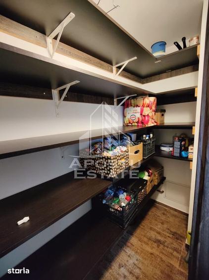 Apartament cu 4 camere decomandat în Girocului