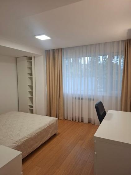 Apartament cu 4 camere decomandat în Central