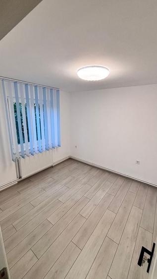 Apartament cu 3 camere decomandat în Dâmbu Pietros